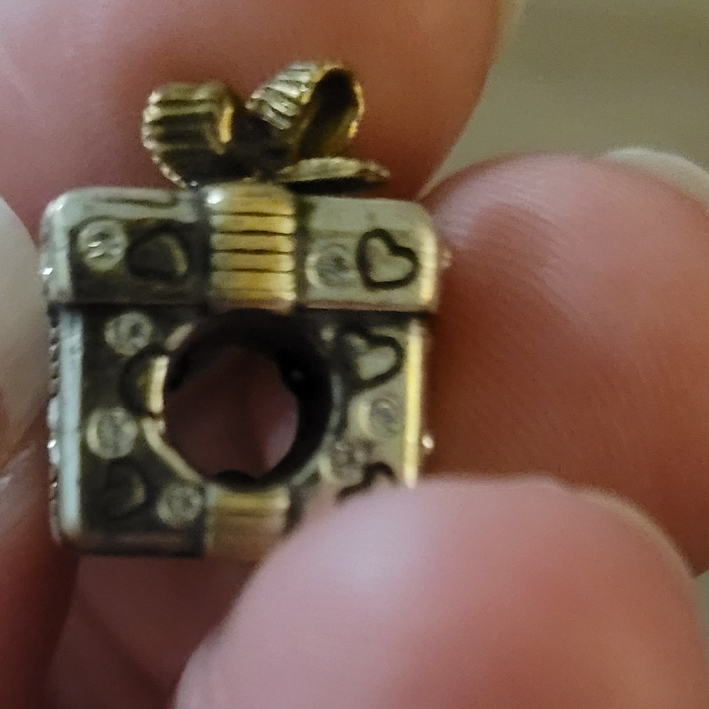 Gift Charm - Picture 6 of 8